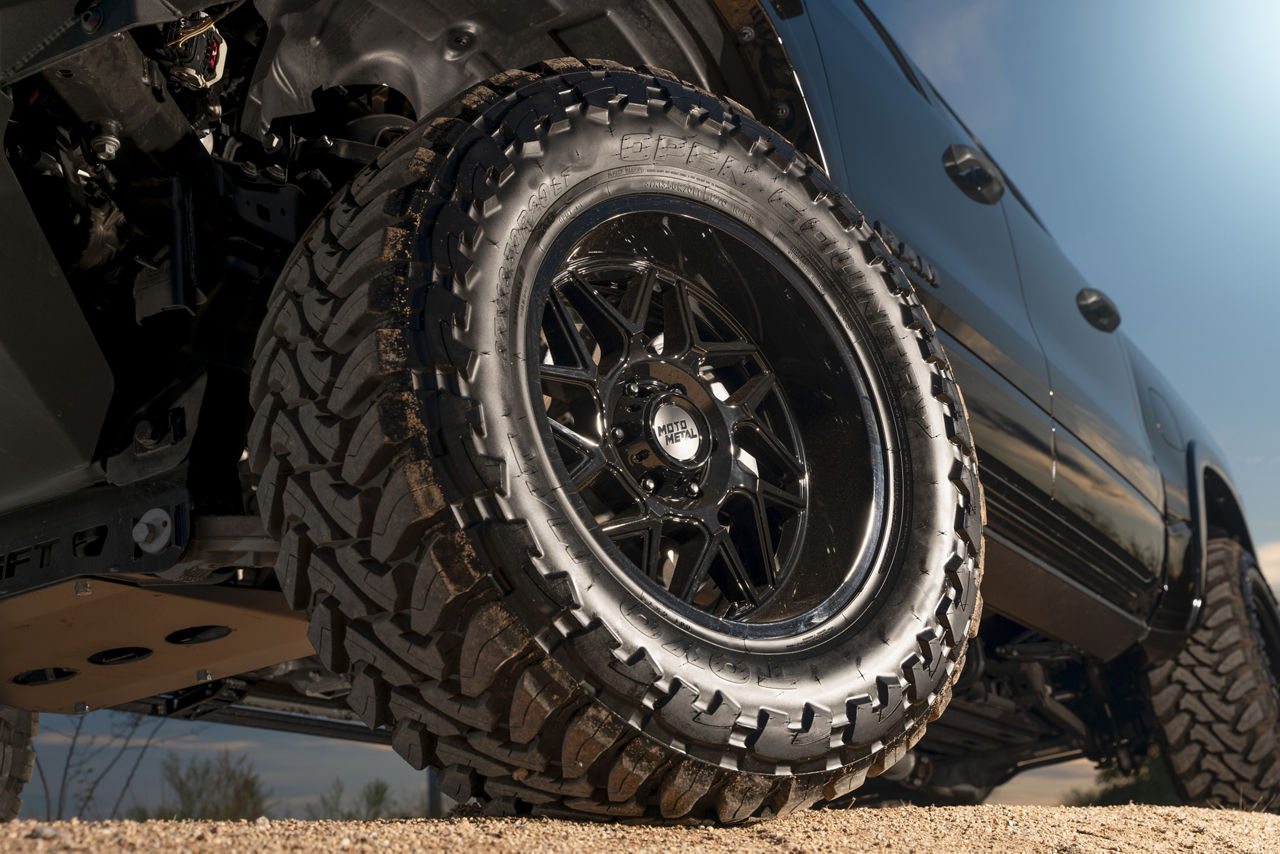 2022 Dodge Ram Bighorn - Moto Metal TURBINE - Black | Wheel Pros